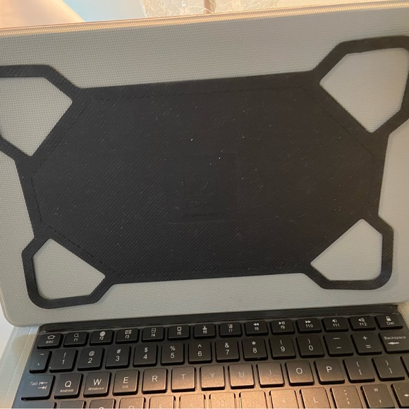 M-Edge Stealth Pro Keyboard - Picture 4 of 11